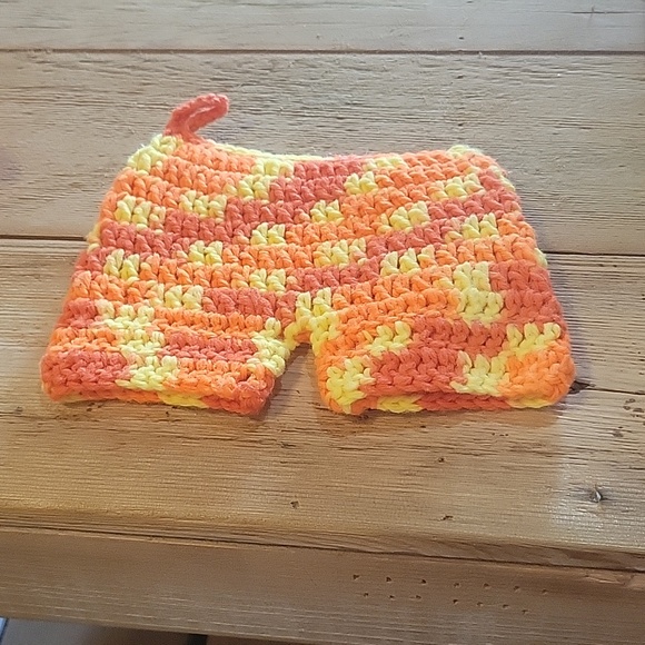 2 Hand crocheted orange variegated potholders. - Picture 3 of 5